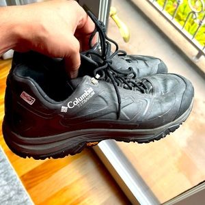 COLUMBIA WATERPROOF SNEAKERS 11.5 BLACK